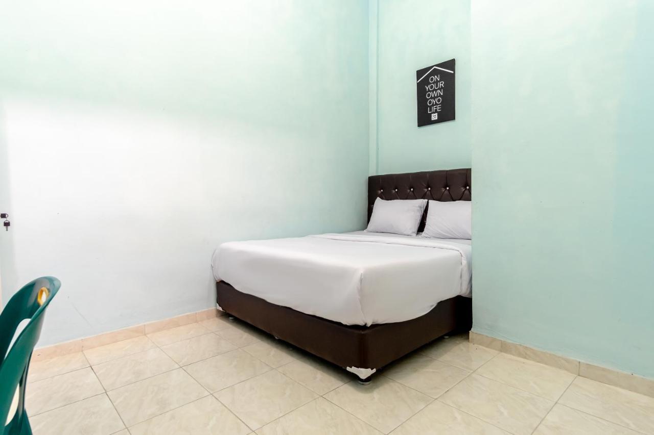 Oyo Life 2158 Arista Syariah Hotel 2*