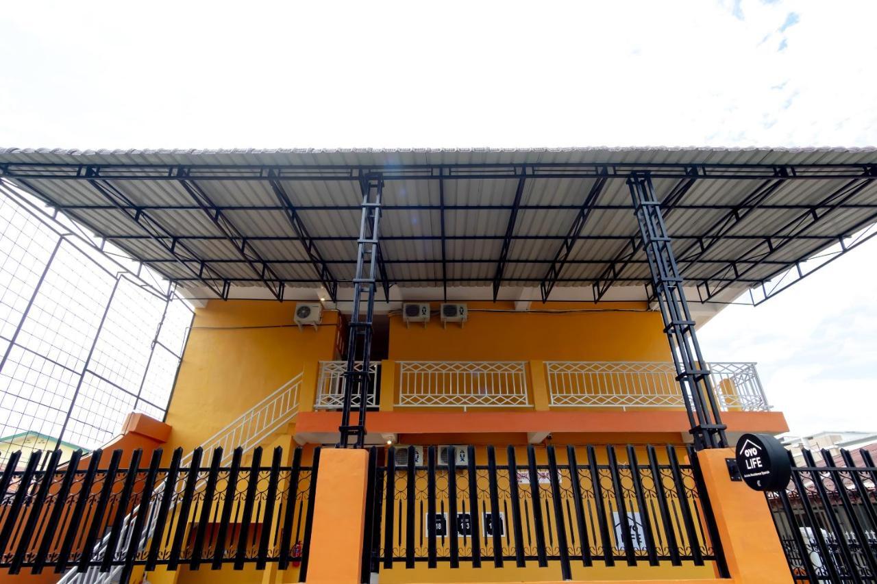 Oyo Life 2158 Arista Syariah Hotel